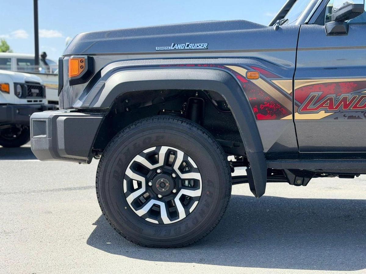 Toyota Land Cruiser Pick Up-8-8