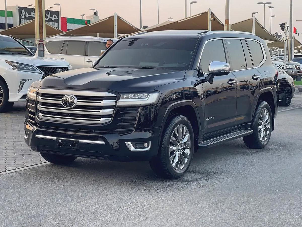 تويوتا لاند كلوزر VXR توين تيربو فل 2023 Toyota Land Cruiser VXR - GCC Specs - Pristine Condition-1-1