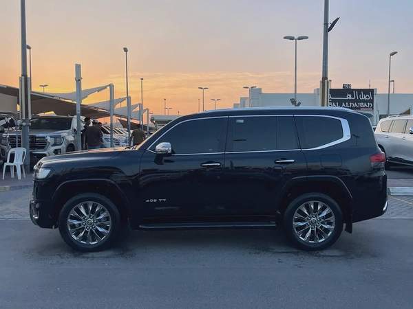 تويوتا لاند كلوزر VXR توين تيربو فل 2023 Toyota Land Cruiser VXR - GCC Specs - Pristine Condition