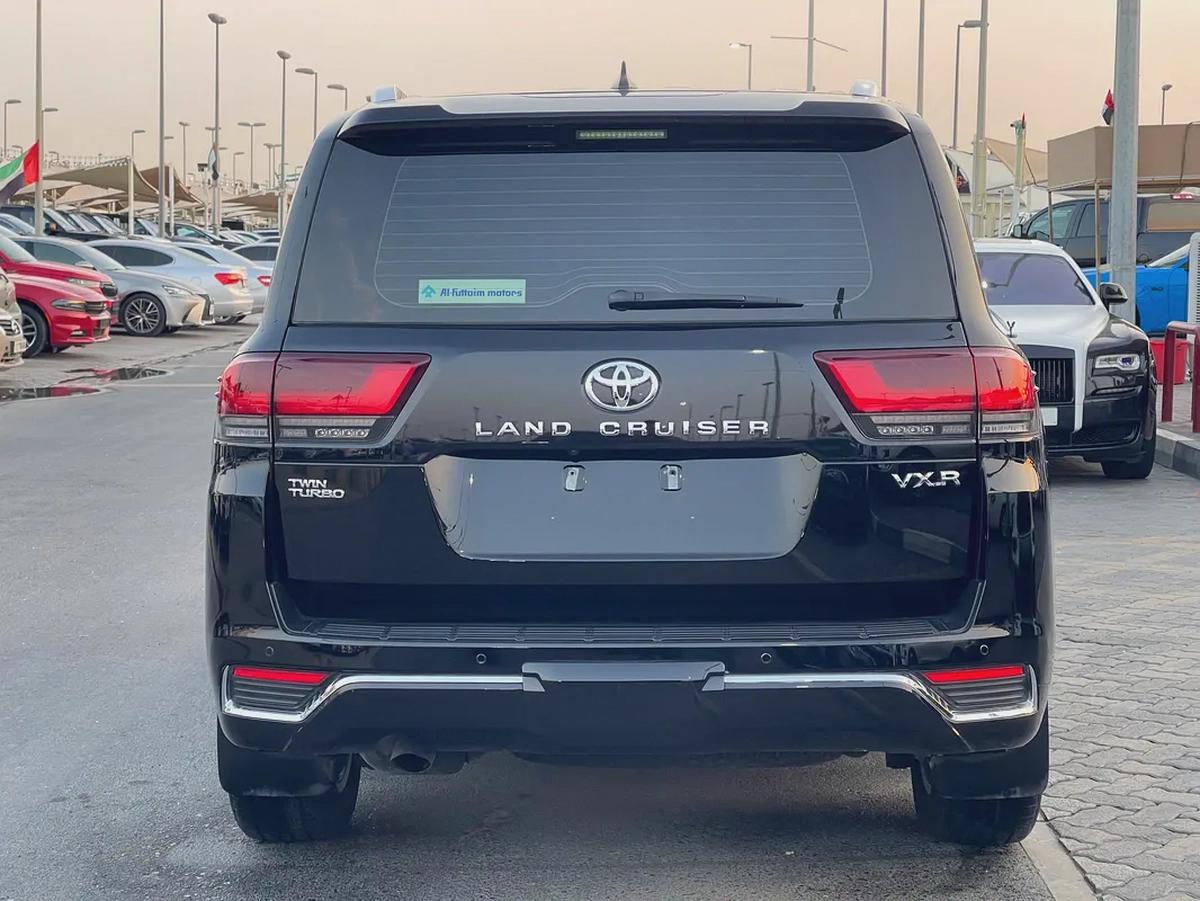 تويوتا لاند كلوزر VXR توين تيربو فل 2023 Toyota Land Cruiser VXR - GCC Specs - Pristine Condition-4-4