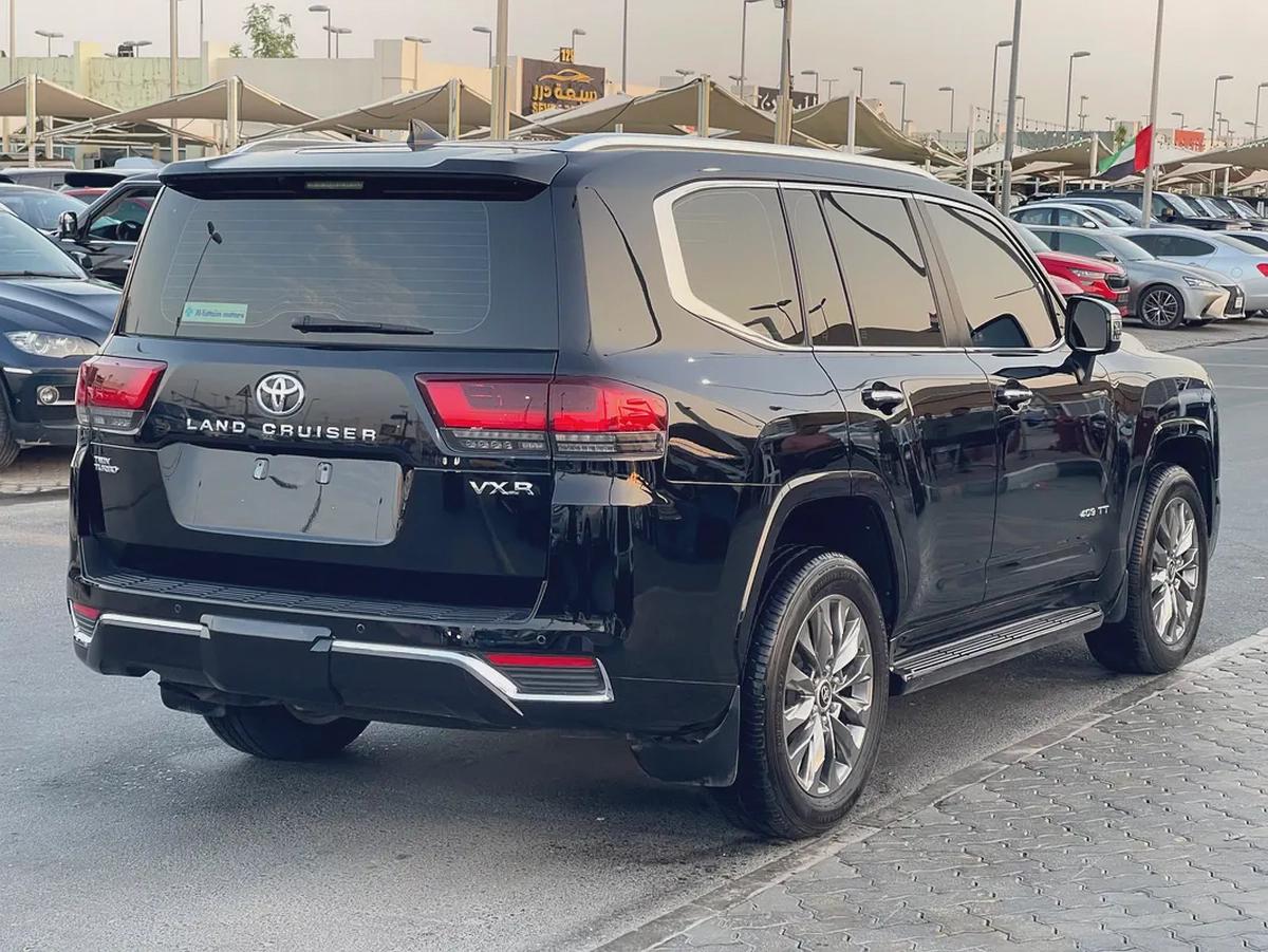تويوتا لاند كلوزر VXR توين تيربو فل 2023 Toyota Land Cruiser VXR - GCC Specs - Pristine Condition-5-5