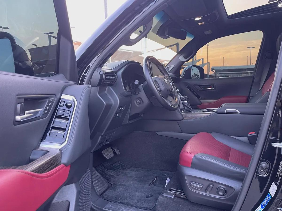 تويوتا لاند كلوزر VXR توين تيربو فل 2023 Toyota Land Cruiser VXR - GCC Specs - Pristine Condition-9-9