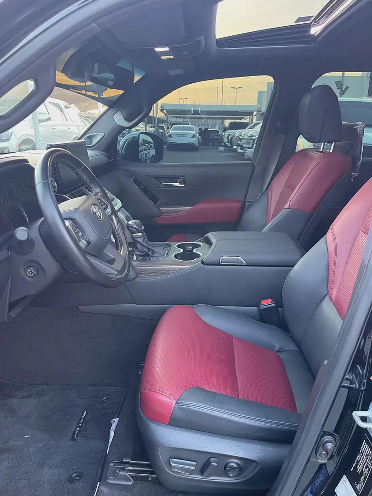 تويوتا لاند كلوزر VXR توين تيربو فل 2023 Toyota Land Cruiser VXR - GCC Specs - Pristine Condition-10-10