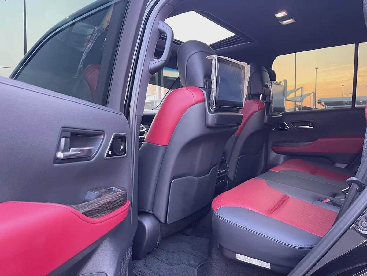 تويوتا لاند كلوزر VXR توين تيربو فل 2023 Toyota Land Cruiser VXR - GCC Specs - Pristine Condition-11-11