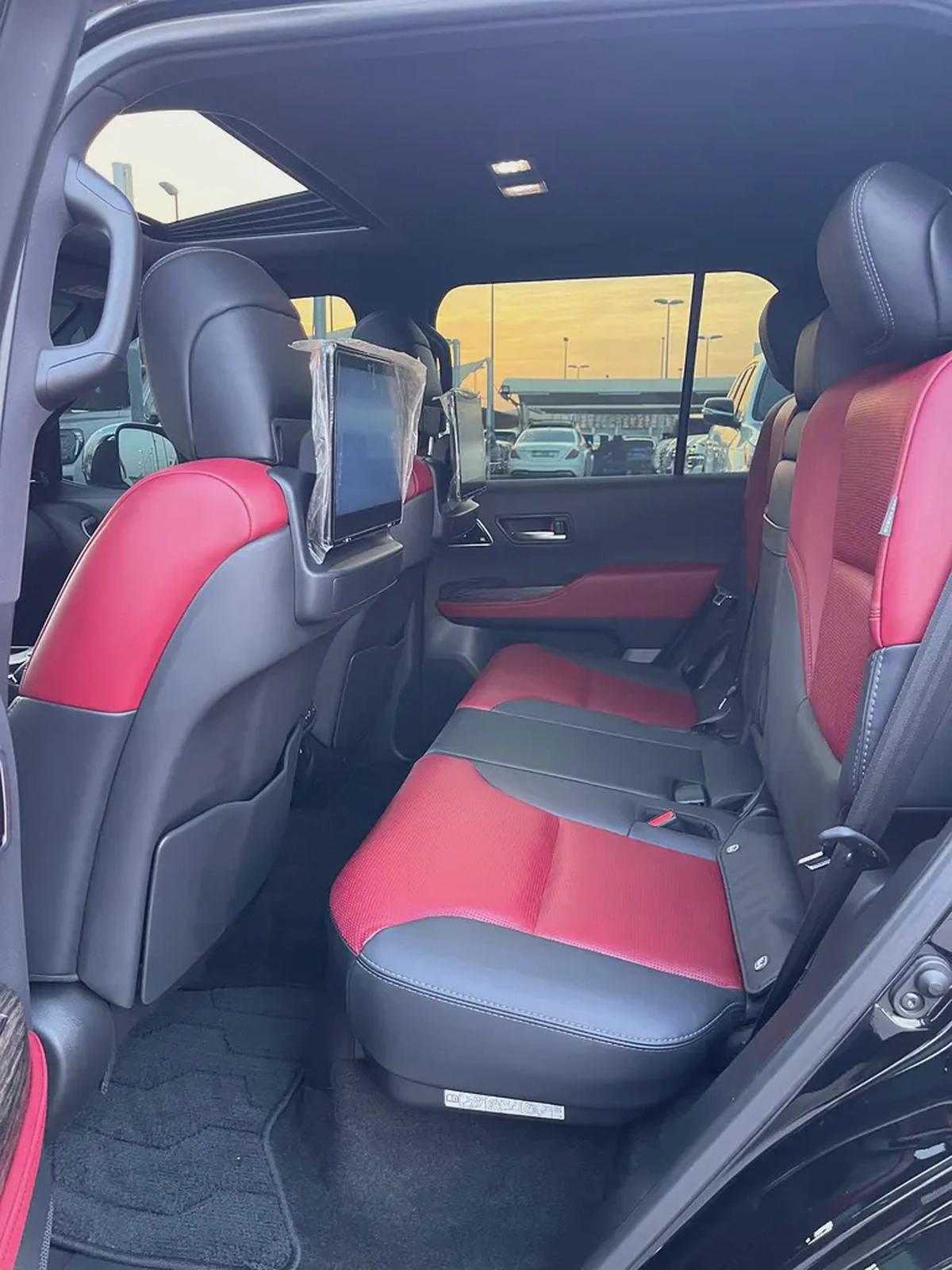 تويوتا لاند كلوزر VXR توين تيربو فل 2023 Toyota Land Cruiser VXR - GCC Specs - Pristine Condition-12-12