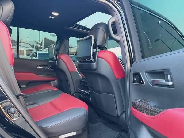 تويوتا لاند كلوزر VXR توين تيربو فل 2023 Toyota Land Cruiser VXR - GCC Specs - Pristine Condition