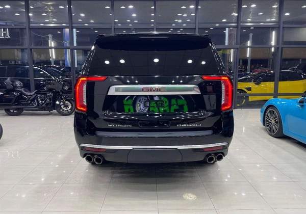 GMC Yukon Denali 6.2L (8 Seater)