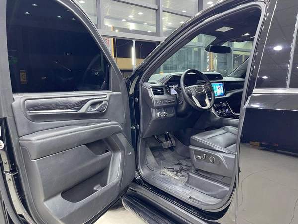 GMC Yukon Denali 6.2L (8 Seater)