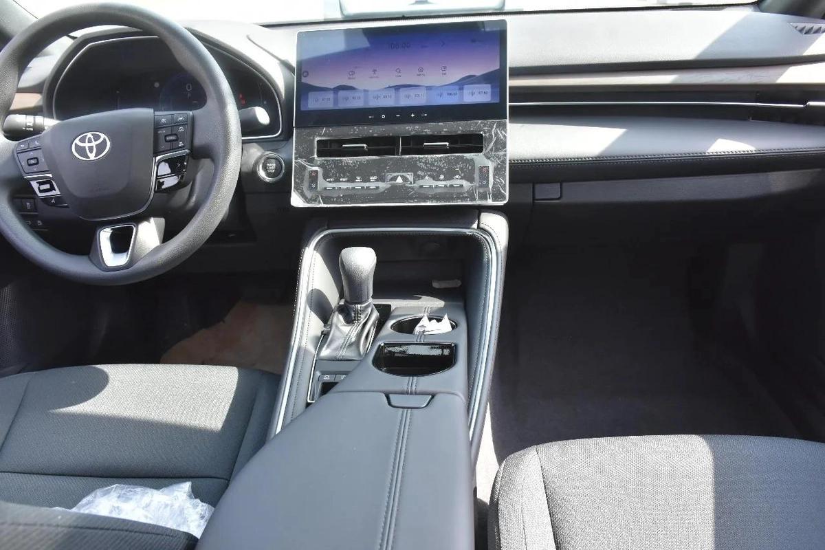 TOYOTA AVALON 2025 | WHITE-4-4