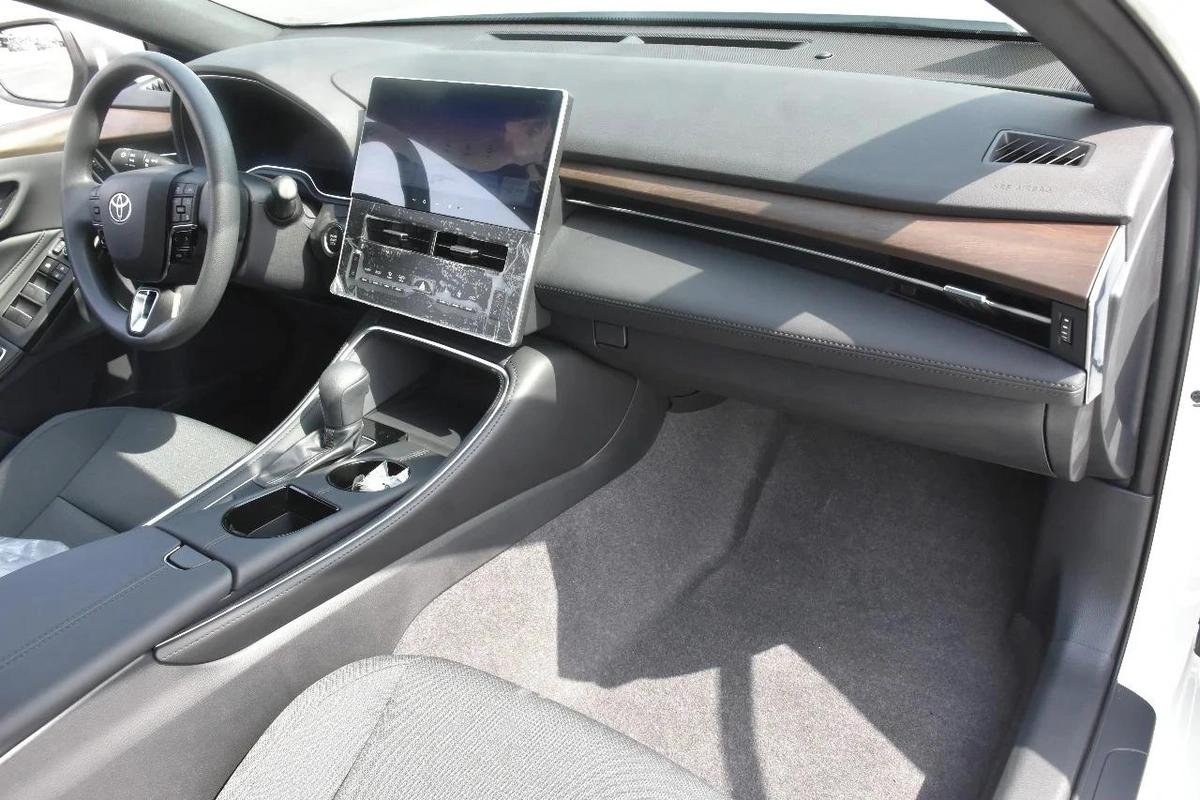 TOYOTA AVALON 2025 | WHITE-2-2