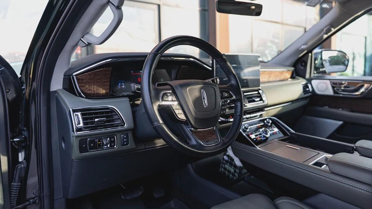 2024 Lincoln Navigator Presidential, Lincoln Warranty + Service Pack, Low Kms, 7-Seater, GCC-7-7