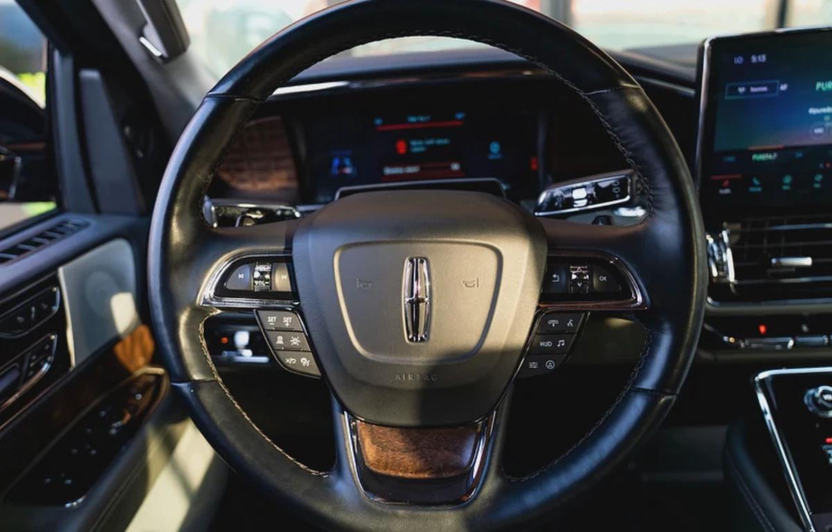 2024 Lincoln Navigator Presidential, Lincoln Warranty + Service Pack, Low Kms, 7-Seater, GCC-9-9