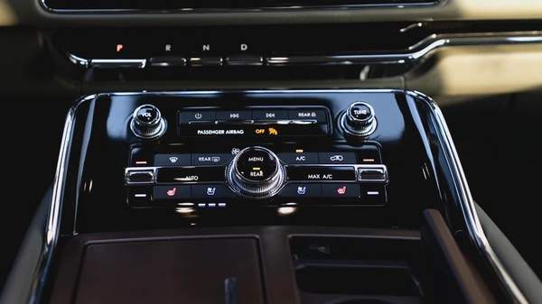 2024 Lincoln Navigator Presidential, Lincoln Warranty + Service Pack, Low Kms, 7-Seater, GCC