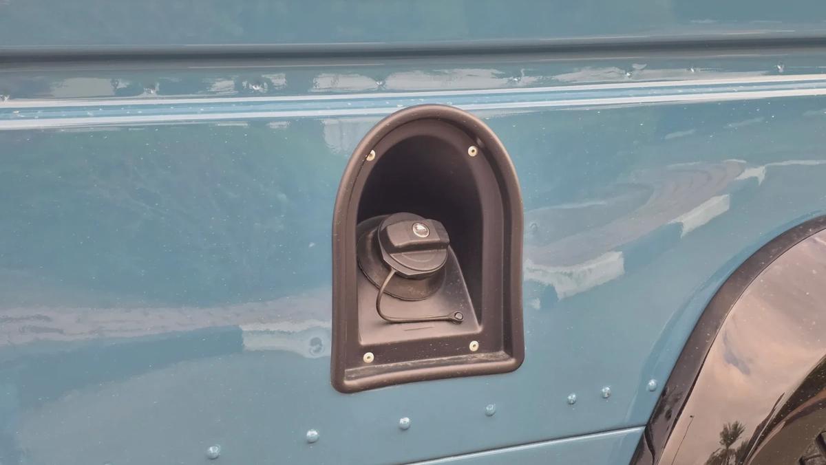 Land Rover MADefender 110 Pickup High Cap-6-6