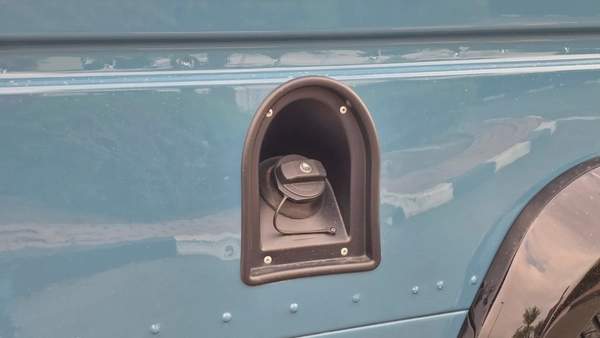 Land Rover MADefender 110 Pickup High Cap