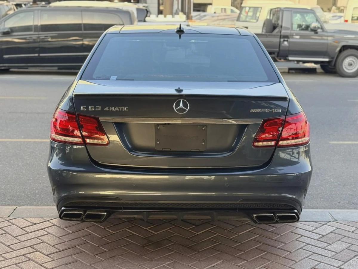 Mercedes Benz E63 AMG-3-3