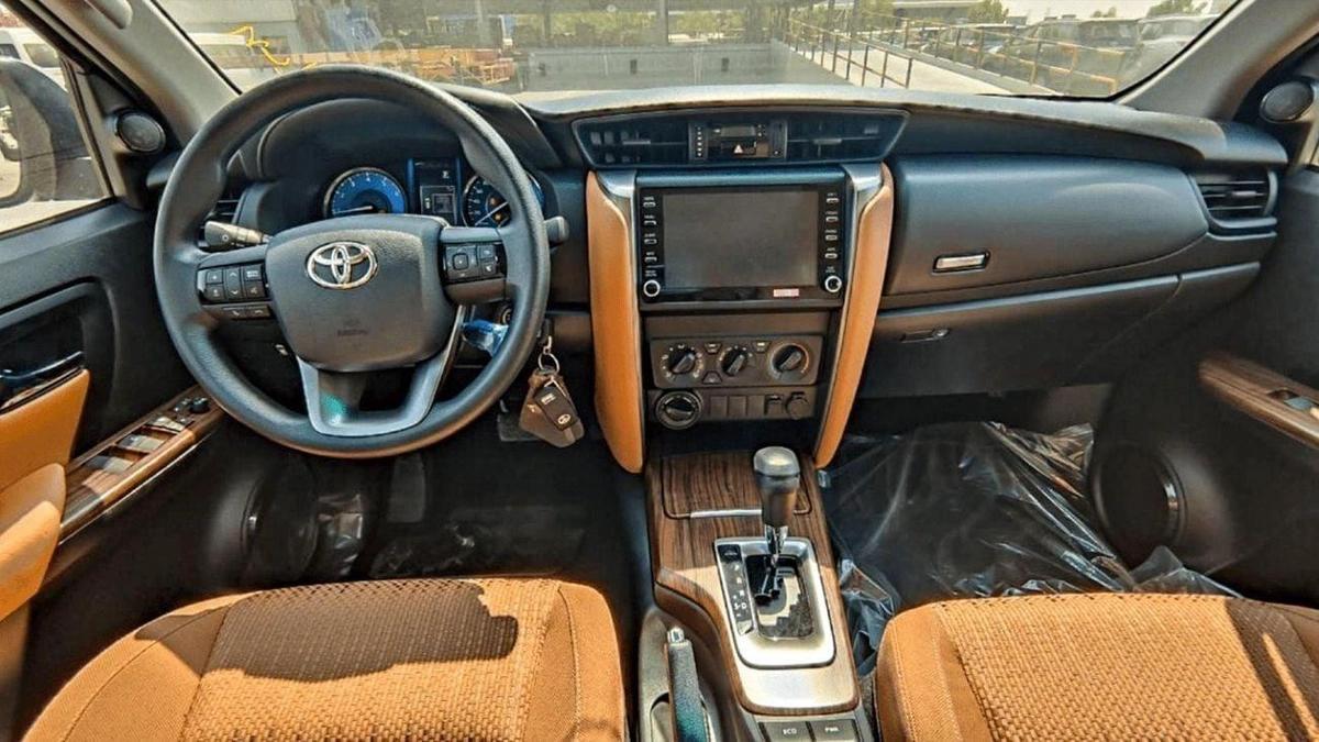 Toyota Fortuner TOYOTA FORTUNER 2.7L 4WD PETROL 2025-8-8
