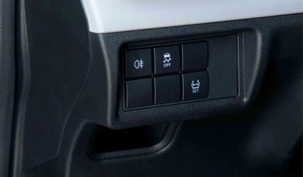 Toyota Veloz 1.5L FULL OPTION-10-10