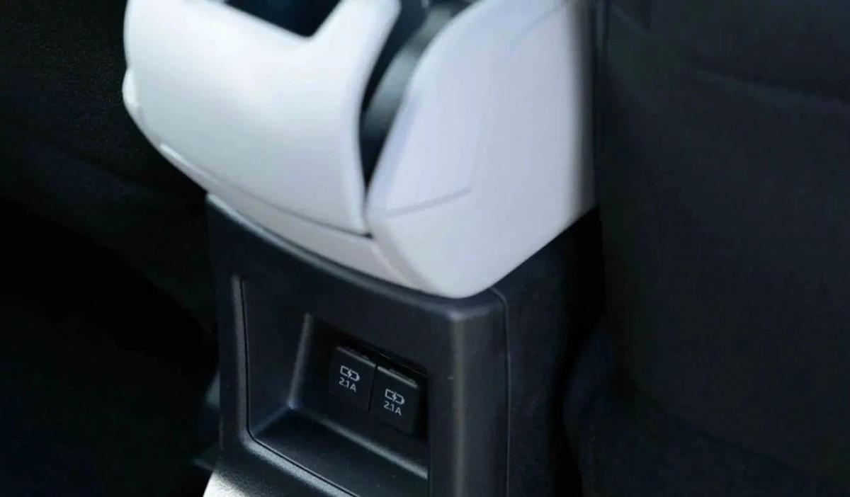 Toyota Veloz 1.5L FULL OPTION-12-12