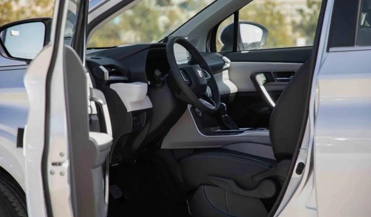 Toyota Veloz 1.5L FULL OPTION-17-17