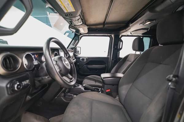 2019 JEEP WRANGLER UNLIMITED SPORTS IN EXCELLENT CONDITION
