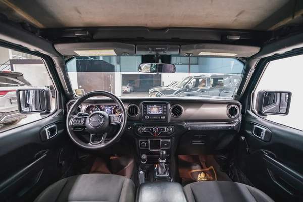2019 JEEP WRANGLER UNLIMITED SPORTS IN EXCELLENT CONDITION