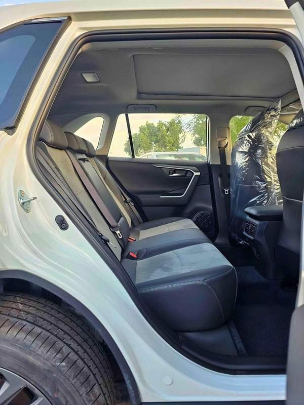 Toyota RAV4 ADVENTURE CVT FLAGHSIP / 2.0L PETROL AWD / RADAR, PANORAMIC ROOF, LEATHER WITH POWER SEAT (CODE # RA