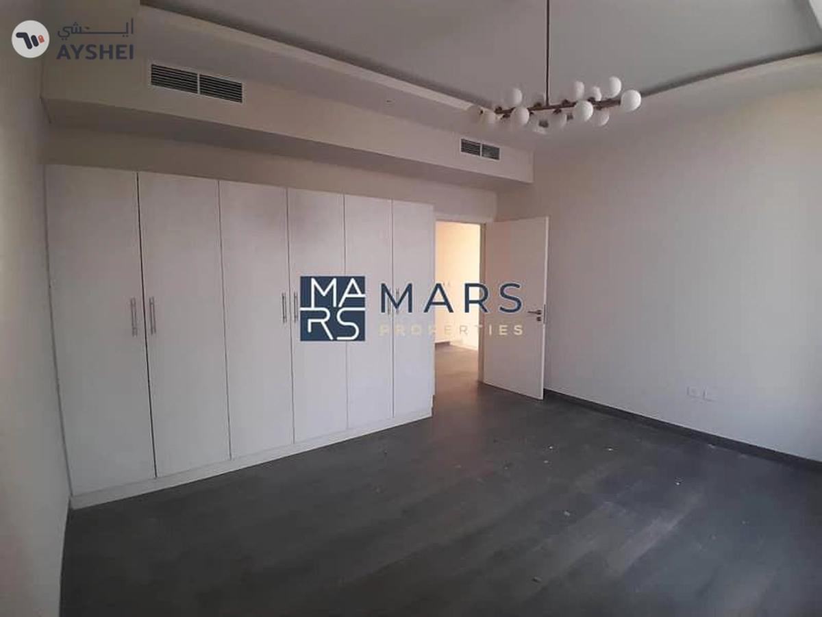 Lavish luxury | Specious | 4bhk | greatest garden | zero serives charge-18-18