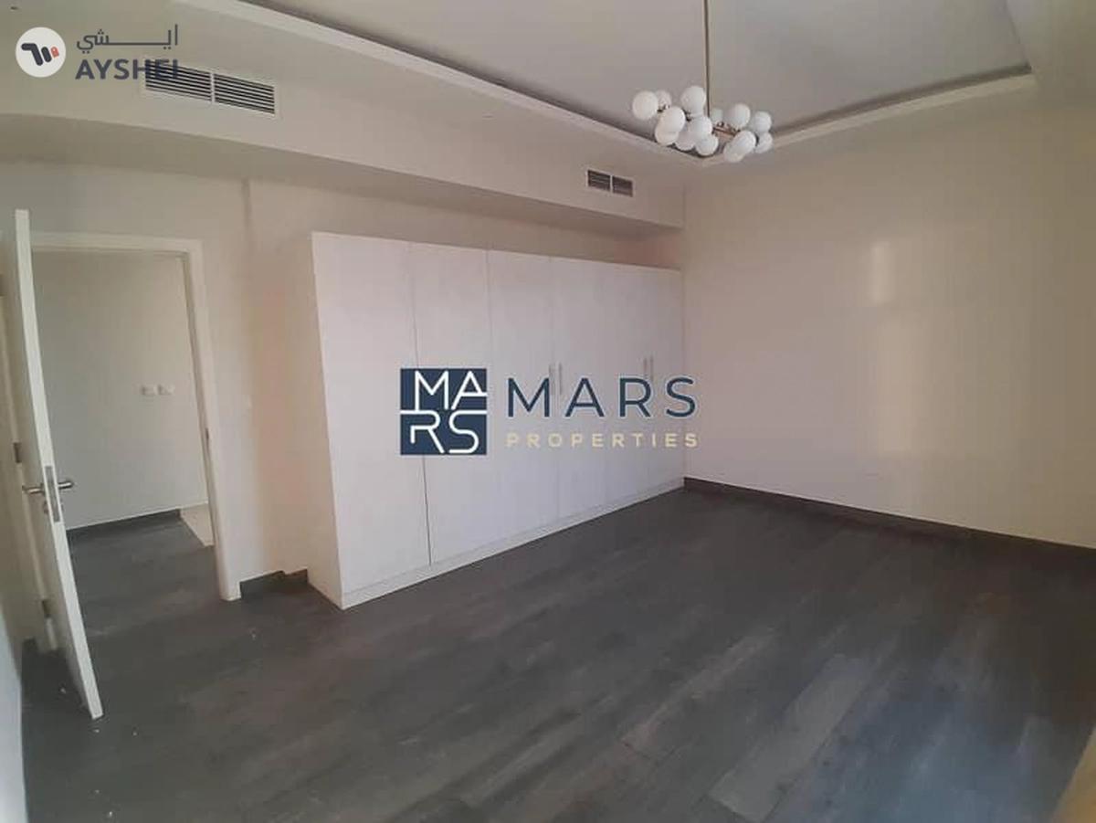 Lavish luxury | Specious | 4bhk | greatest garden | zero serives charge-20-20