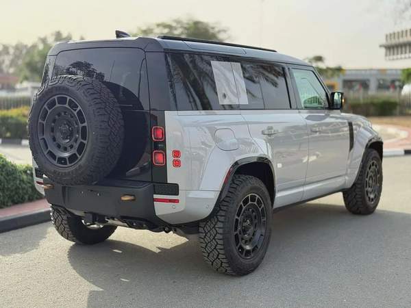 Land Rover Defender 110 Octa 2026 - Canadian Specs - Brand New