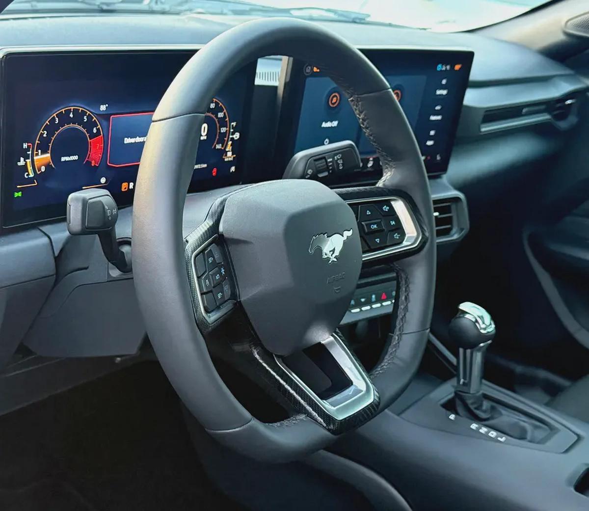 FORD MUSTANG - 2024 - FAST BACK - ECO Boost - V4 - 2,3L - BY TURBO - USA SPECS VERY GOOD CONDITION-9-9
