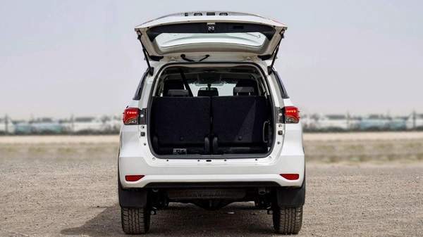 Toyota Fortuner 2.4L DIESEL 2025 WHITE