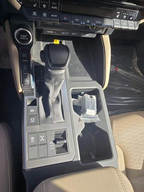 Toyota Prado Toyota Land Cruiser – 2.4L Turbo – 275 HP – 4WD – 7 Seater