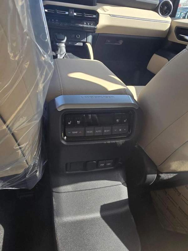 Toyota Prado Toyota Land Cruiser – 2.4L Turbo – 275 HP – 4WD – 7 Seater