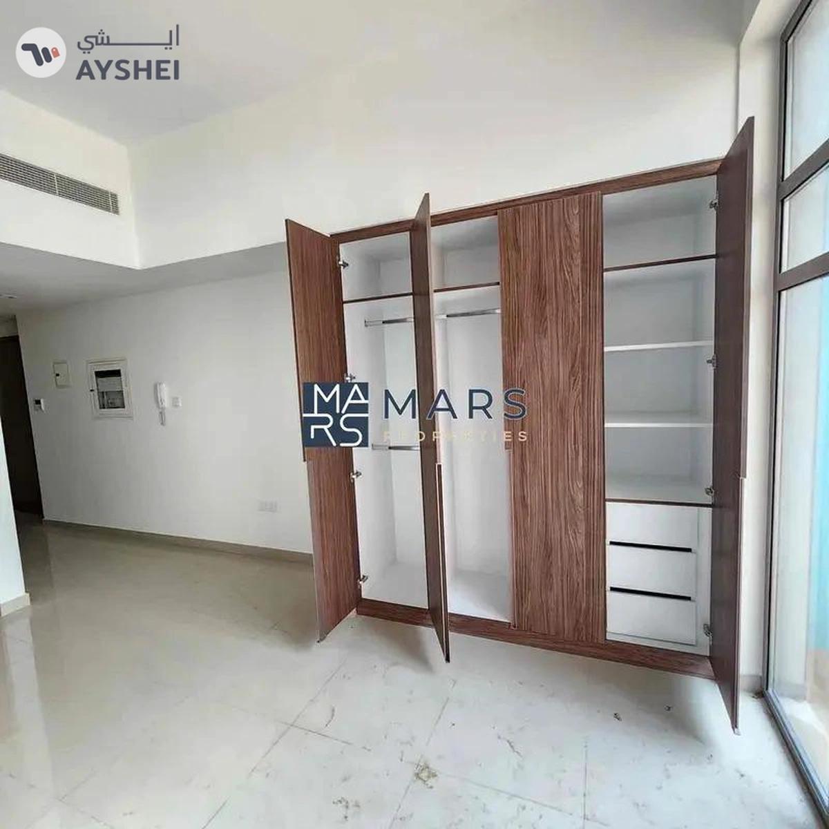 The Stunning Studio Apartment with Terrace in Uptown-2-2