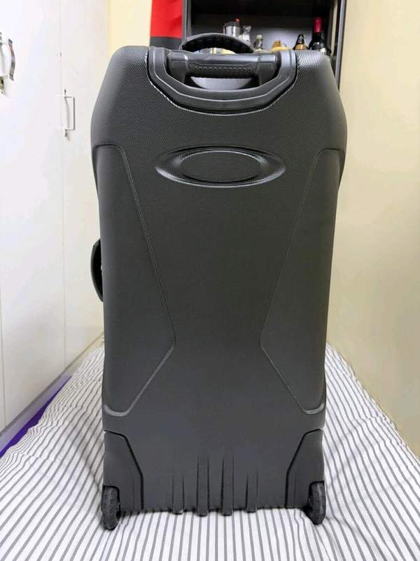 Oakley Rolling Luggage Suitcase Fp 115L