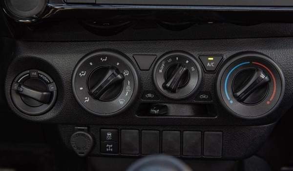 Toyota Hilux TOYOTA HILUX DC 2.4D MT 4X4 P.WINDOW MY2024 – SILVER