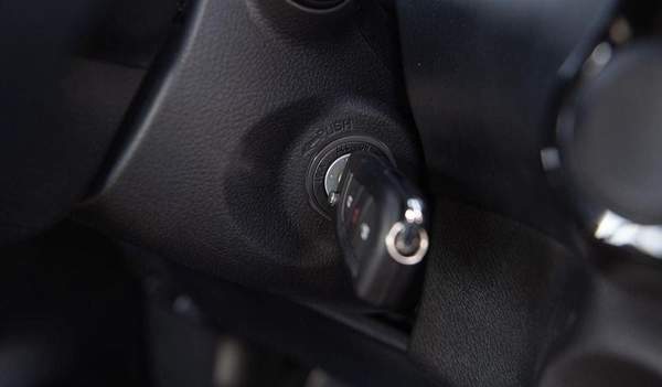 Toyota Hilux TOYOTA HILUX DC 2.4D MT 4X4 P.WINDOW MY2024 – SILVER