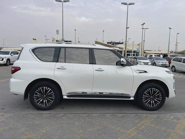 Nissan Patrol LE Platinum 2022 - GCC Specs - Excellent Condition