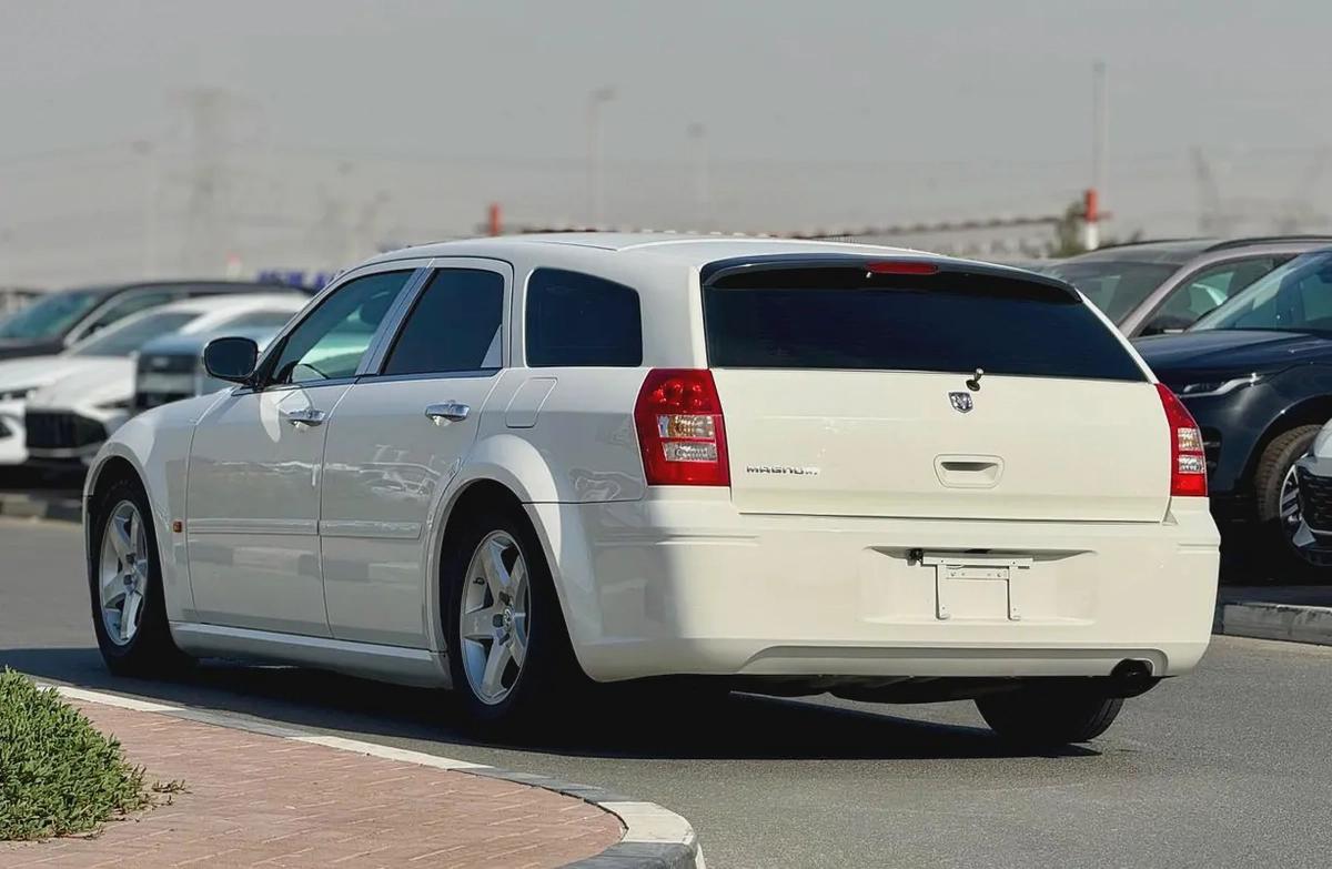 DODGE MAGNUM | 2006 | ONLY : 96787 KM | JAPAN IMPORT | CLEAN TITLE-4-4