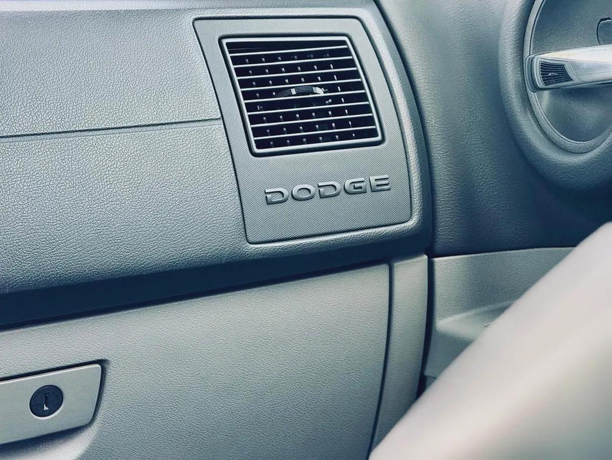 DODGE MAGNUM | 2006 | ONLY : 96787 KM | JAPAN IMPORT | CLEAN TITLE-18-18