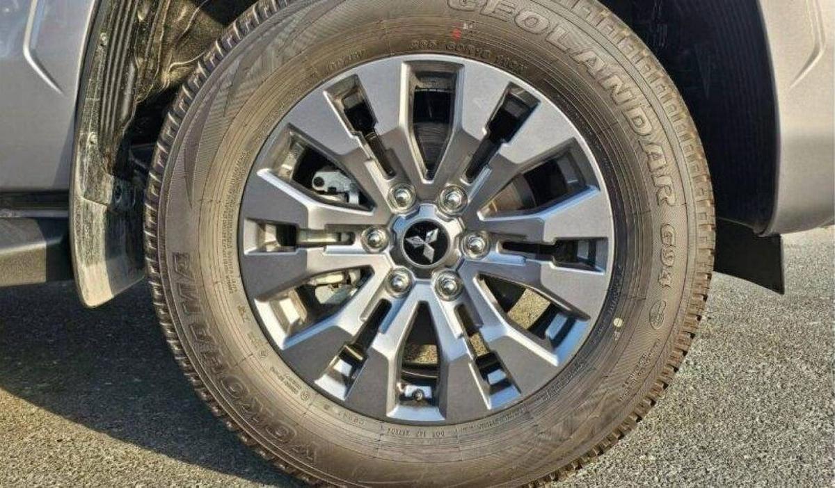 Mitsubishi L200 Mitsubishi L200 Sportero 2.4L diesel MY2025 FOR export only-5-5