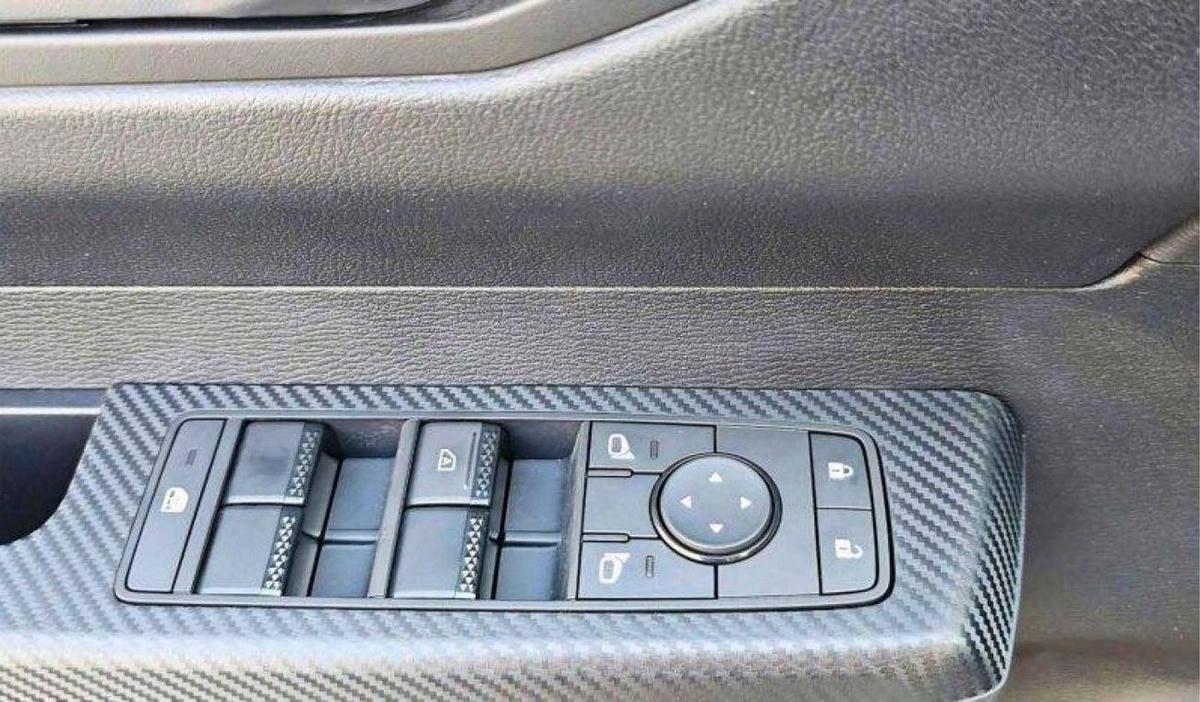 Mitsubishi L200 Mitsubishi L200 Sportero 2.4L diesel MY2025 FOR export only-12-12