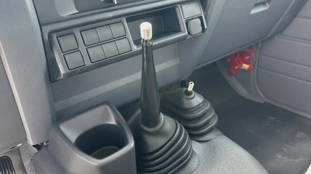 LC 79 /Petrol /Manual/ 4,0L /Diff-lock / DC MT-7-7