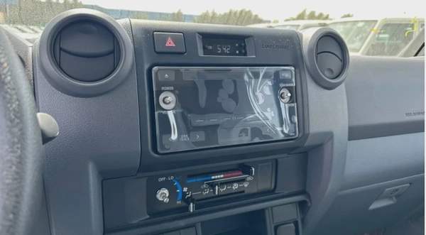 LC 79 /Petrol /Manual/ 4,0L /Diff-lock / DC MT