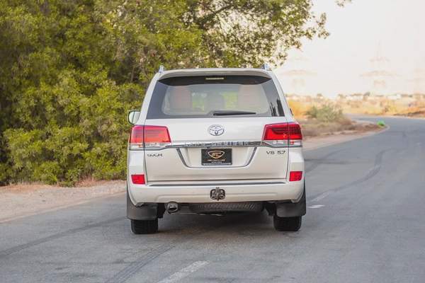 Land Cruiser | GXR 5.7L | GCC Specs | REF#T20409
