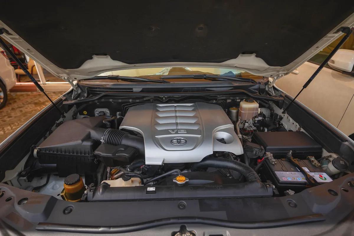 Land Cruiser | GXR 5.7L | GCC Specs | REF#T20409-19-19