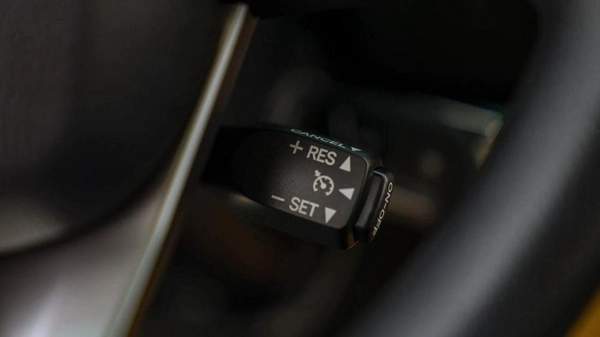 Toyota Fortuner TOYOTA FORTUNER 2.7L PETROL V4 4WD 7SET 2026