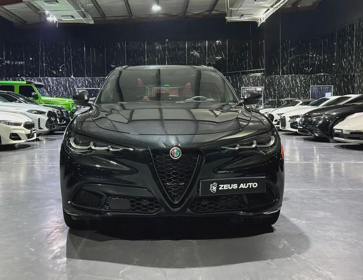 Alfa Romeo Stelvio 2024 GCC specs for 179,000.00 AED-2-2