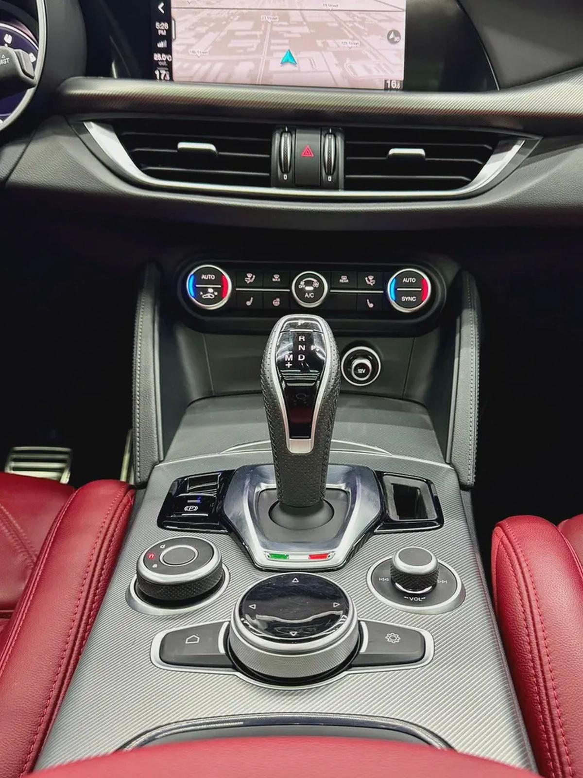 Alfa Romeo Stelvio 2024 GCC specs for 179,000.00 AED-15-15